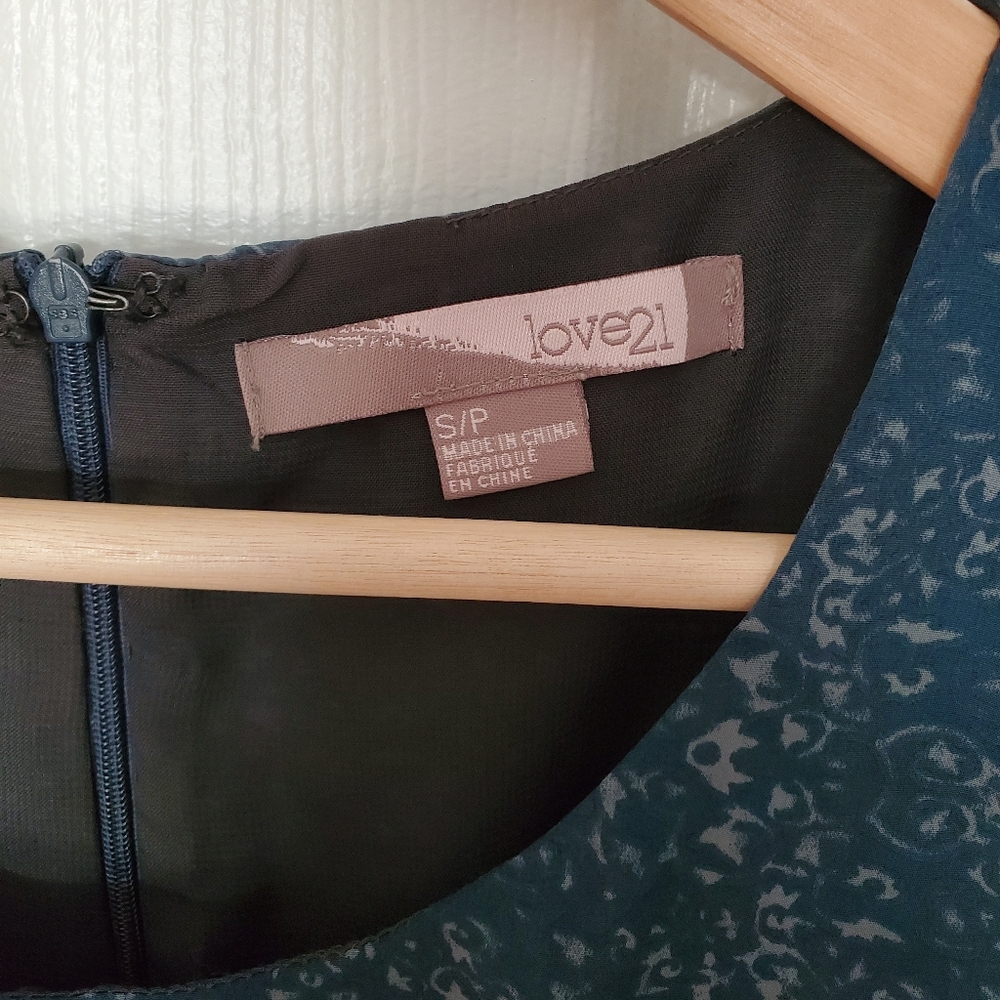 Forever 21 Sleeveless Dress - Picture 4 of 6